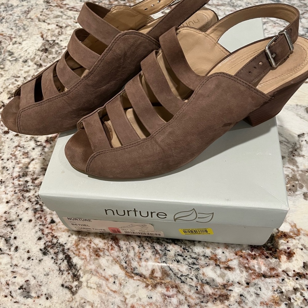 Nurture Bethel Taupe Cage Frint Slingback Sandals in Size 10